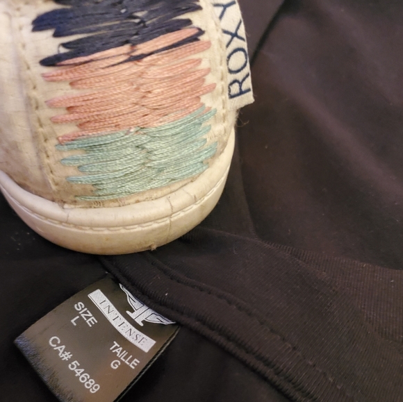 š²š¤Bundle of 3 black teeās - Picture 5 of 5